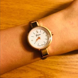 Black thin bracelet watch